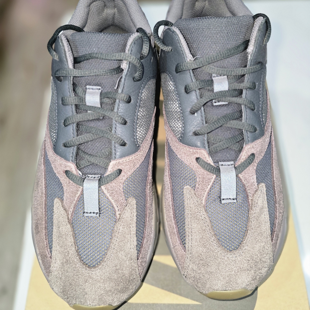 Adidas Yeezy Boost 700